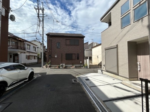 東大阪市中石切町、新築一戸建ての前面道路を含む現地写真画像です