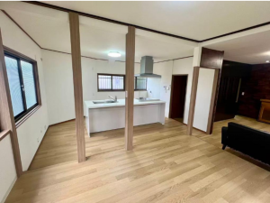 東大阪市日下町、中古一戸建ての居間画像です