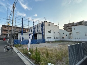 東大阪市西石切町、新築一戸建ての前面道路を含む現地写真画像です