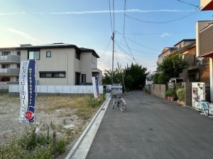 東大阪市西石切町、新築一戸建ての前面道路を含む現地写真画像です