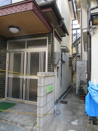 東大阪市中石切町、中古一戸建ての玄関画像です