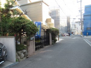 東大阪市西石切町、土地の前面道路を含む現地写真画像です