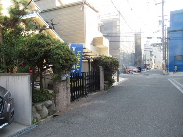 東大阪市西石切町、土地の前面道路を含む現地写真画像です