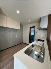 東大阪市日下町、新築一戸建てのキッチン画像です