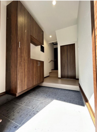 東大阪市日下町、新築一戸建ての玄関画像です