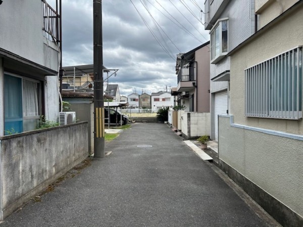 東大阪市中石切町、土地の前面道路を含む現地写真画像です