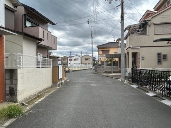 東大阪市中石切町、土地の前面道路を含む現地写真画像です