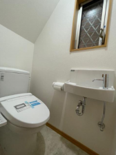 東大阪市日下町、中古一戸建てのトイレ画像です