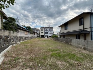 東大阪市東石切町、土地の前面道路を含む現地写真画像です