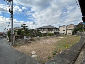 東大阪市東石切町、土地の前面道路を含む現地写真画像です