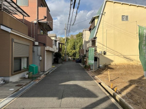 東大阪市日下町、土地の前面道路を含む現地写真画像です