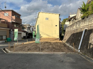東大阪市日下町、土地の前面道路を含む現地写真画像です