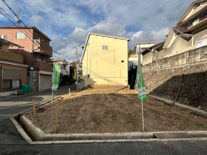 東大阪市日下町、土地の前面道路を含む現地写真画像です