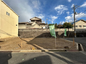 東大阪市日下町、土地の前面道路を含む現地写真画像です