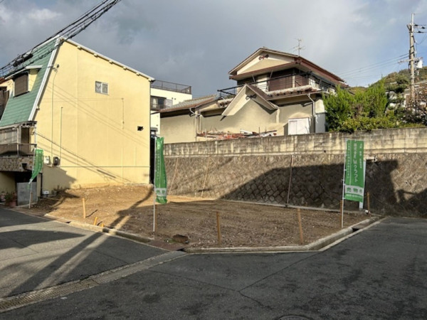 東大阪市日下町、土地の前面道路を含む現地写真画像です