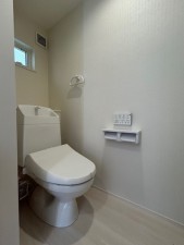 東大阪市北石切町、新築一戸建てのトイレ画像です