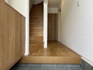 東大阪市北石切町、新築一戸建ての玄関画像です