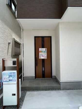 東大阪市北石切町、新築一戸建ての玄関画像です