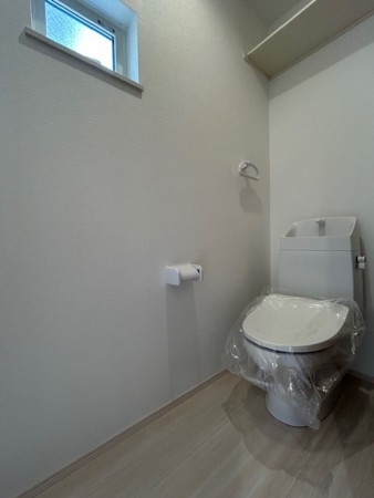 東大阪市北石切町、新築一戸建てのトイレ画像です