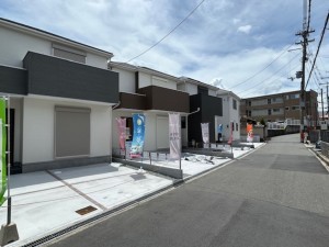 東大阪市北石切町、新築一戸建ての前面道路を含む現地写真画像です