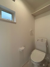 東大阪市北石切町、新築一戸建てのトイレ画像です