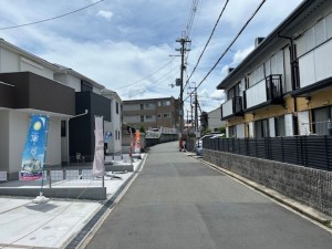 東大阪市北石切町、新築一戸建ての前面道路を含む現地写真画像です