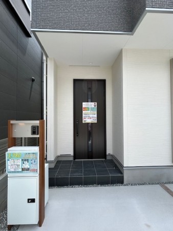 東大阪市北石切町、新築一戸建ての玄関画像です