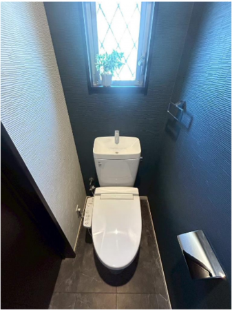 東大阪市善根寺町、中古一戸建てのトイレ画像です