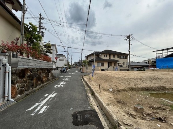 東大阪市北石切町、土地の前面道路を含む現地写真画像です