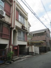 東大阪市中石切町、収益物件/住宅の前面道路を含む現地写真画像です