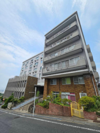 東大阪市上石切町、マンションの外観画像です