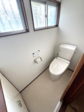 東大阪市東石切町、中古一戸建てのトイレ画像です