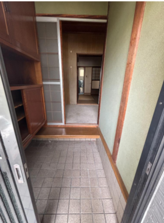 東大阪市東石切町、中古一戸建ての玄関画像です