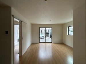 東大阪市東石切町、新築一戸建ての居間画像です