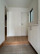 東大阪市東石切町、新築一戸建ての玄関画像です