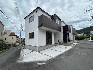 東大阪市東石切町、新築一戸建ての前面道路を含む現地写真画像です