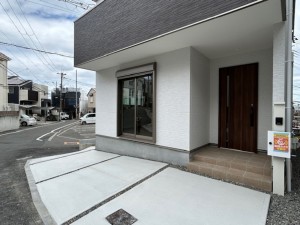 東大阪市東石切町、新築一戸建ての駐車場画像です