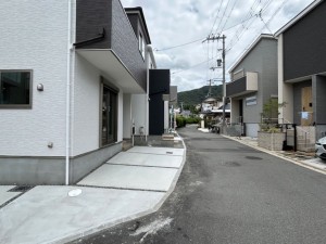 東大阪市東石切町、新築一戸建ての前面道路を含む現地写真画像です