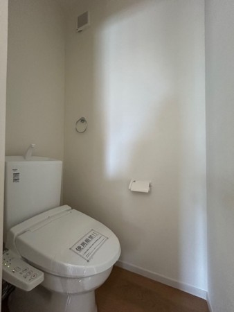 東大阪市東石切町、新築一戸建てのトイレ画像です