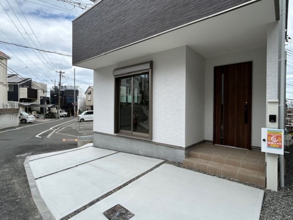 東大阪市東石切町、新築一戸建ての駐車場画像です