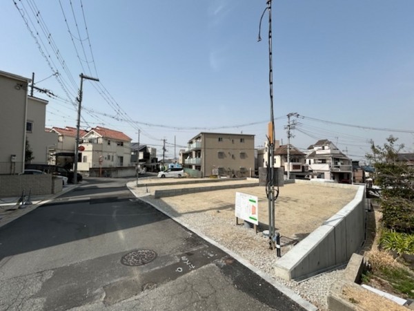 東大阪市東石切町、新築一戸建ての前面道路を含む現地写真画像です