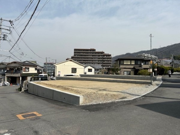 東大阪市東石切町、新築一戸建ての前面道路を含む現地写真画像です