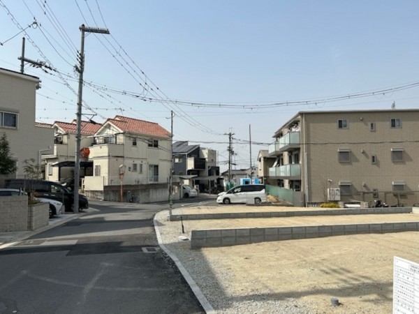東大阪市東石切町、新築一戸建ての前面道路を含む現地写真画像です
