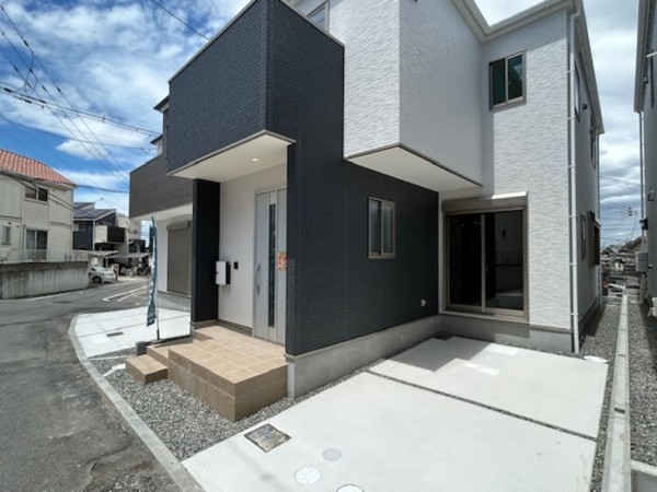 東大阪市東石切町、新築一戸建ての外観画像です