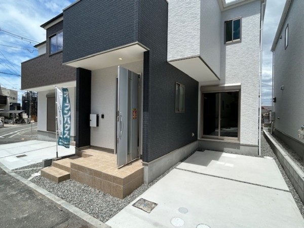 東大阪市東石切町、新築一戸建ての外観画像です