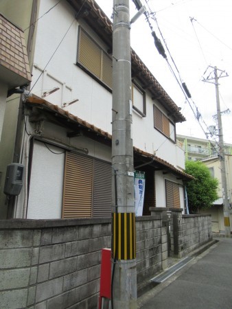 東大阪市東石切町、中古一戸建ての前面道路を含む現地写真画像です