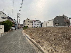 東大阪市中石切町、新築一戸建ての前面道路を含む現地写真画像です