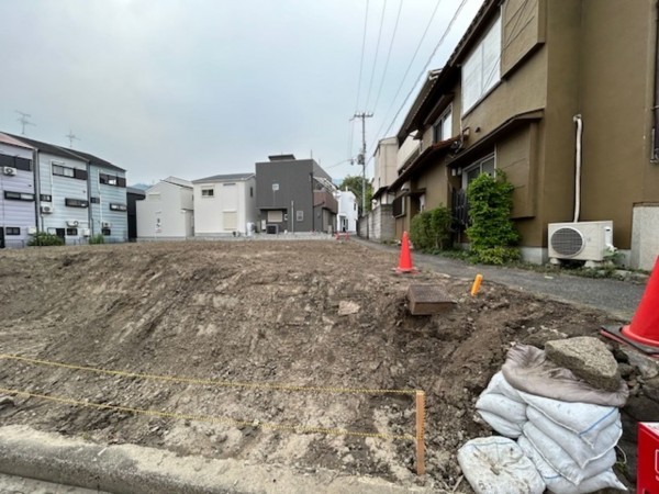 東大阪市中石切町、新築一戸建ての前面道路を含む現地写真画像です