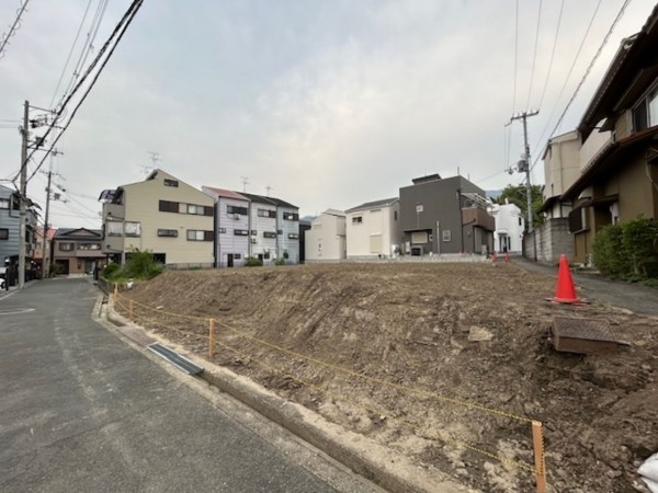東大阪市中石切町、新築一戸建ての前面道路を含む現地写真画像です