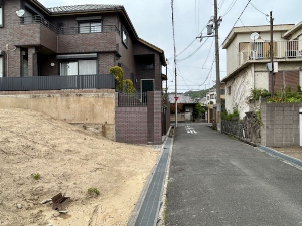 東大阪市北石切町、土地の前面道路を含む現地写真画像です